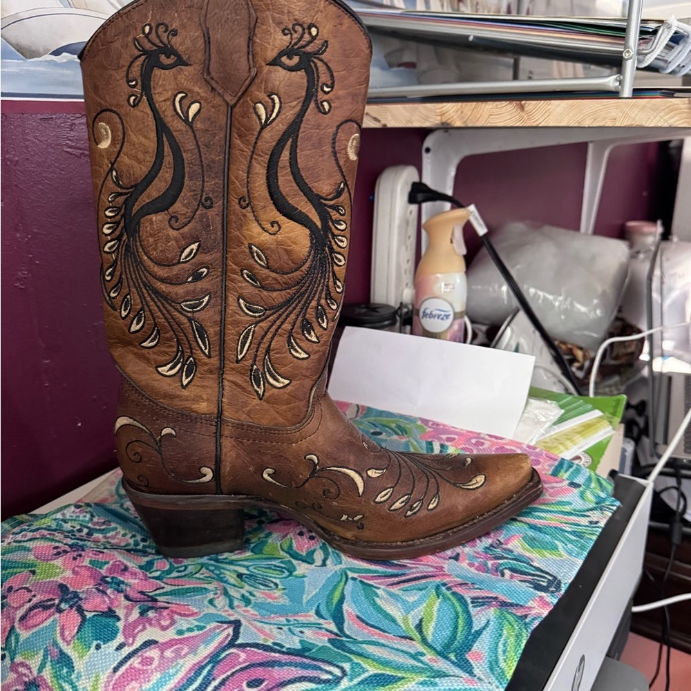Circle G Brown Heeled Boots with Tan Embroidery